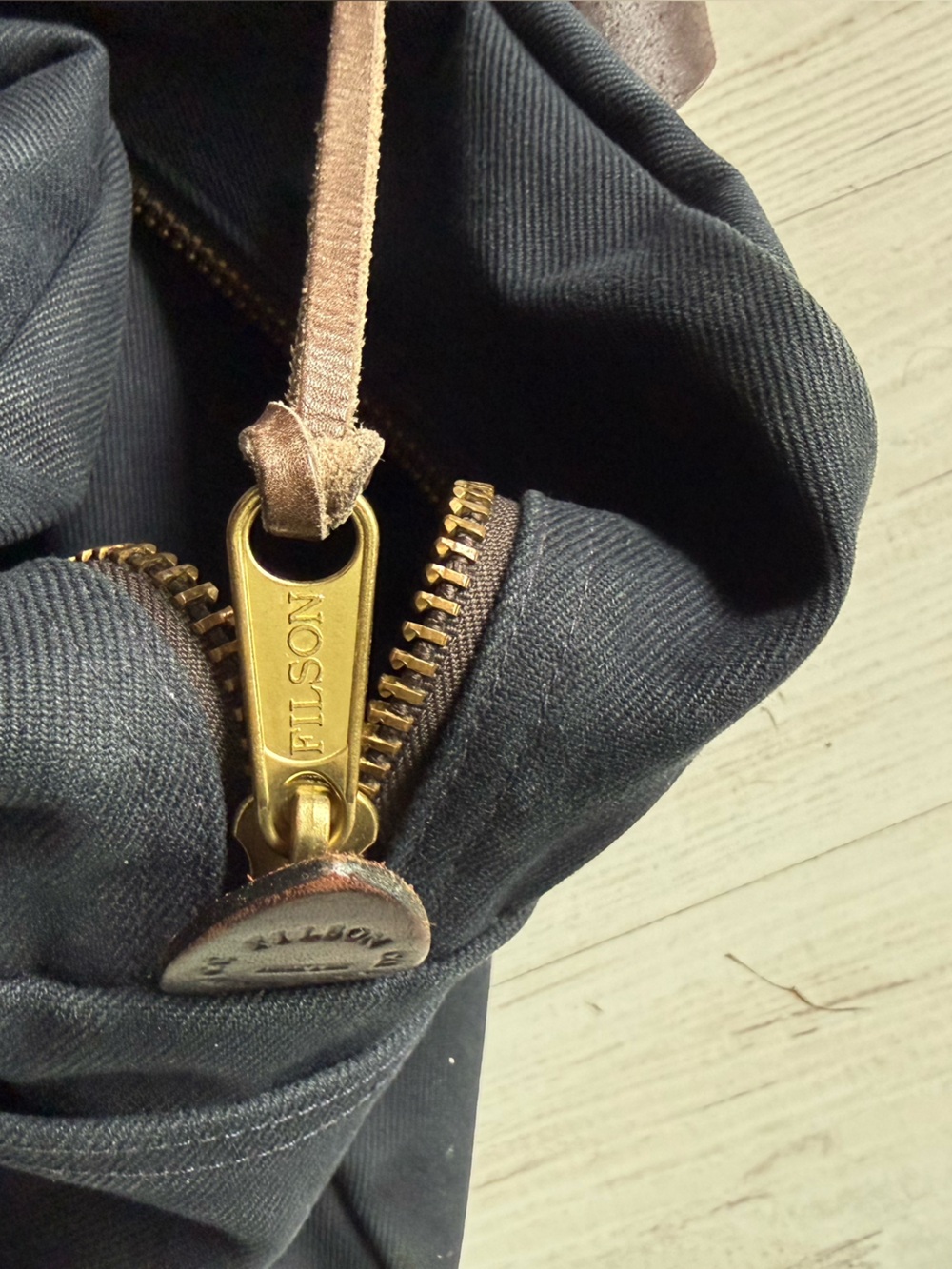 Filson Rugged Twill Zipper Tote Laptop Gym Bag Navy Made in USA Unisex Key Clip - Picture 5 of 16